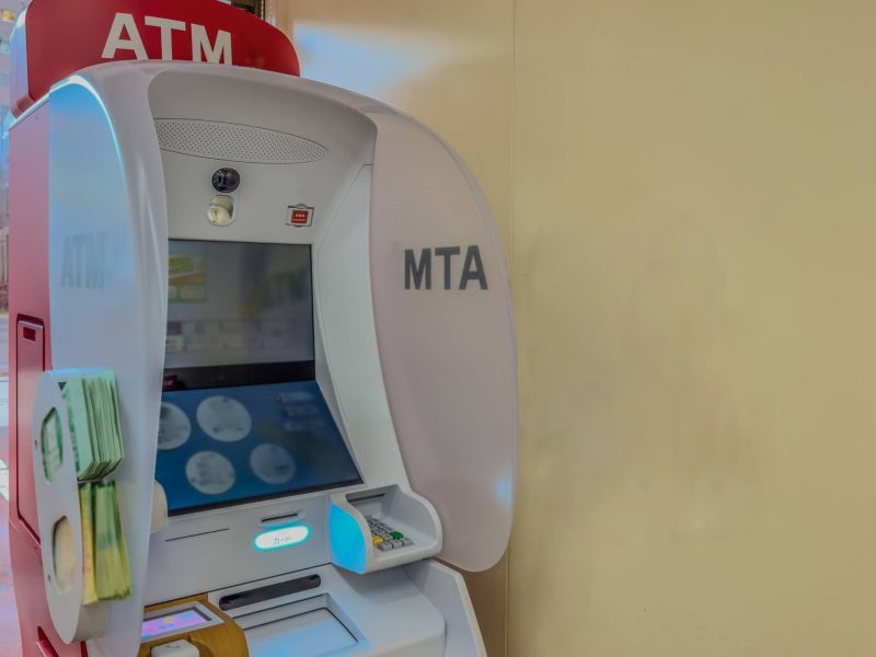 コンビニのATM機